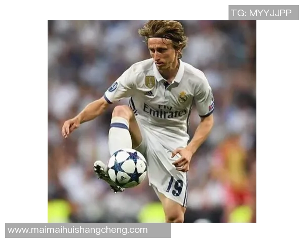 克罗斯：从中场大师到足球战术的灵魂引领者的传奇之路