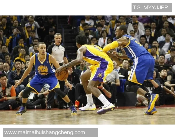 勇士与骑士精彩对决高清图片回顾展现篮球激情与团队精神